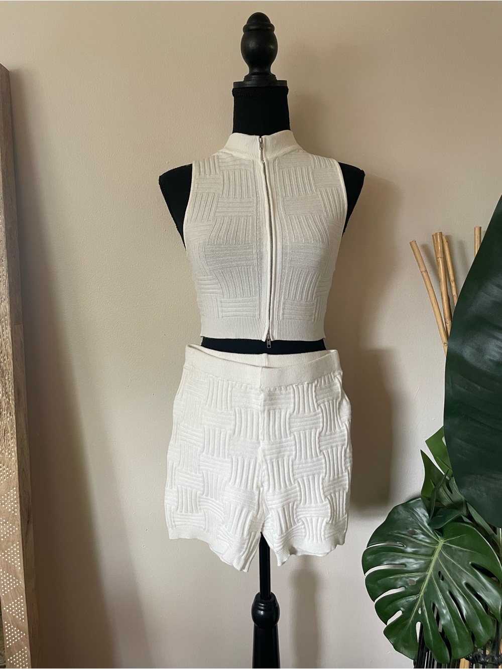 Daisy Ribbed Knit Zip Crop Top & Shorts Set - Picture 11 of 12